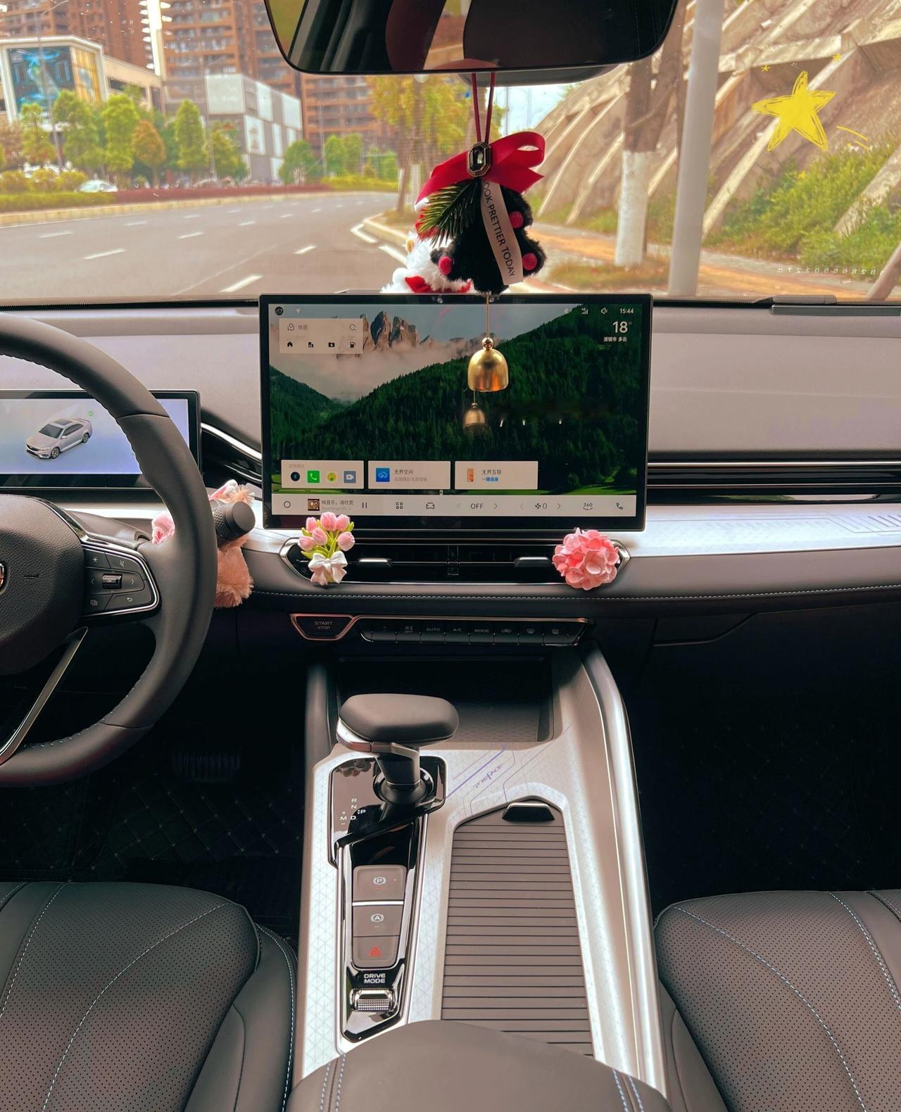 月薪3k开10w的车，人生第一台车真的香！谁说月薪3000不配拥有好车？
普通女