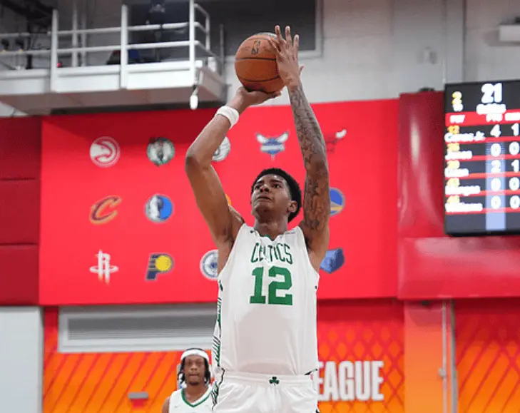 波士顿凯尔特人  NBA夏季联赛，老鹰102-90战胜凯尔特人。凯尔特人球员27