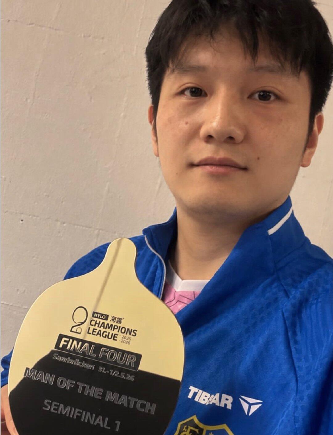 樊振东晋级欧冠决赛啊啊啊啊樊振东发自拍了恭喜樊振东带领的队伍进入决赛，明天比赛加