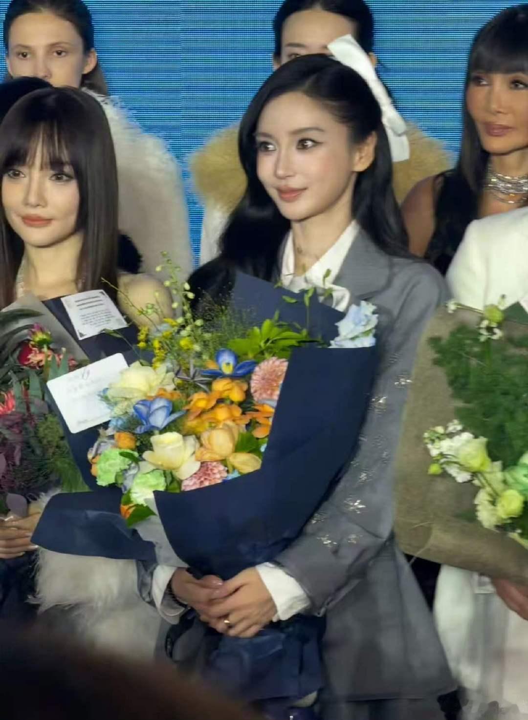 Angelababy李小璐同框路透Angelababy李小璐活动同框 哇哇哇哇哇