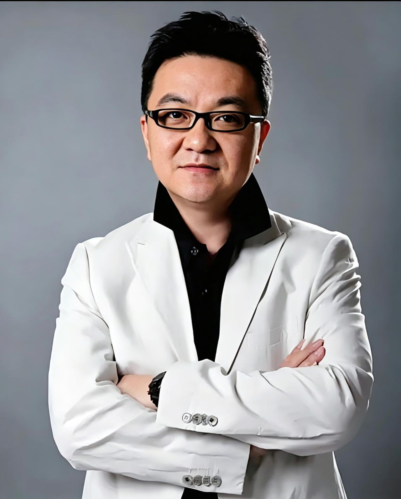你认同董路的足球培养方式吗不认同，假如他是马云，我就认同。因为他自己都还需要奋斗