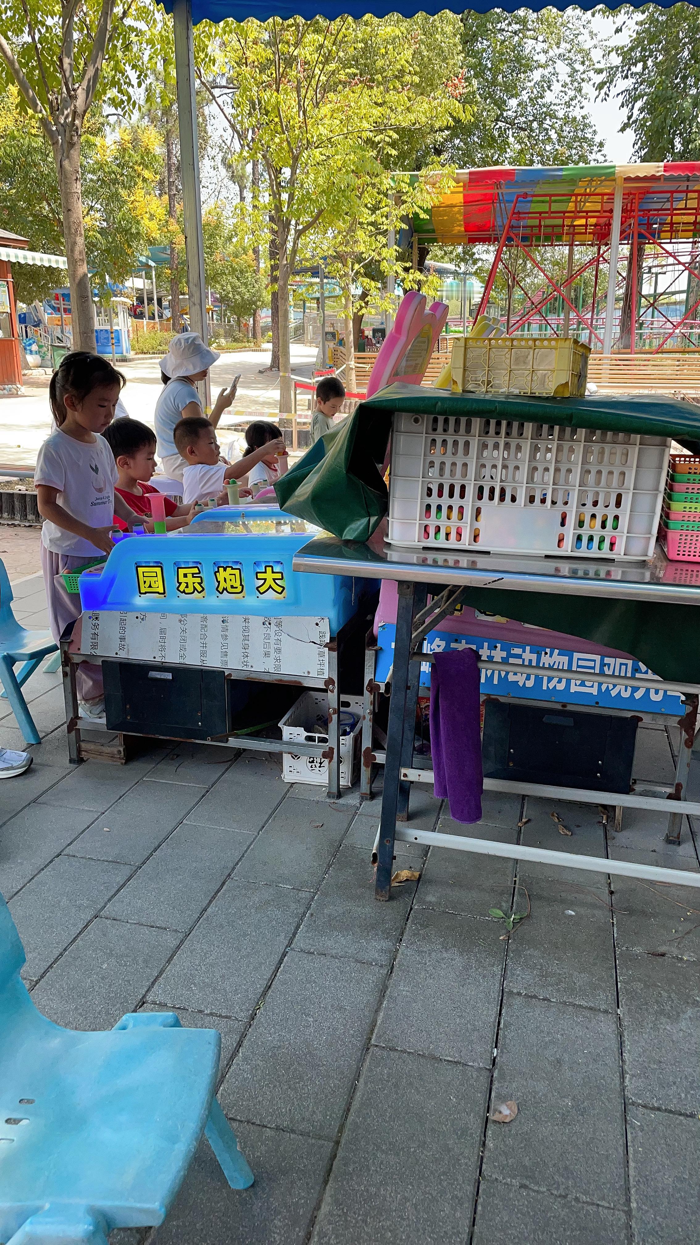 小孩子喜欢在动物园游玩，动物园频率最高 ​​​