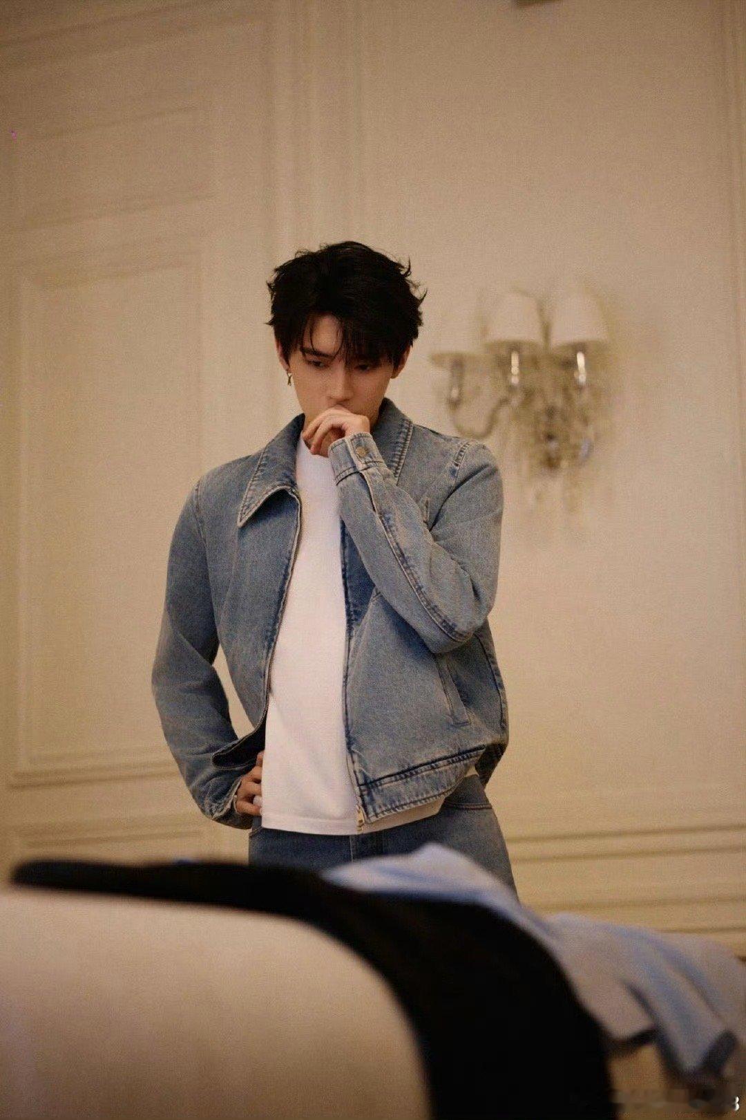 周翊然 男生出片姿势hello时装周 被周翊然的拍照智慧折服！原来男生想拍得帅，