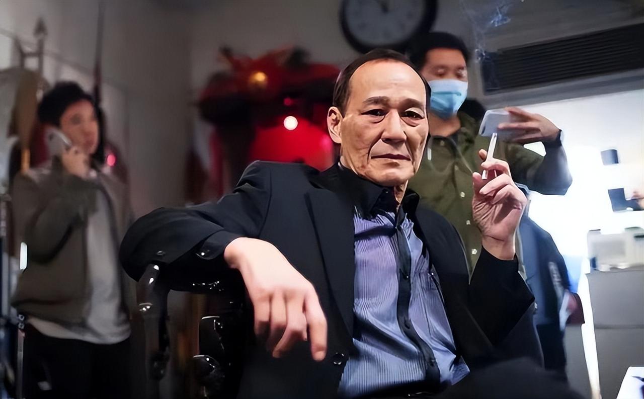 笑称成龙的功夫只是杂耍，甄子丹个子小，这个男人哪来的底气？
陈惠敏在香港黑帮题材