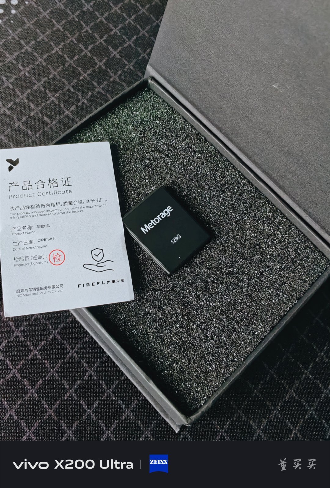 萤火虫原生行车记录仪U盘。除了蔚来，还在用昂贵的车载闪存当行车记录仪。特斯拉、理