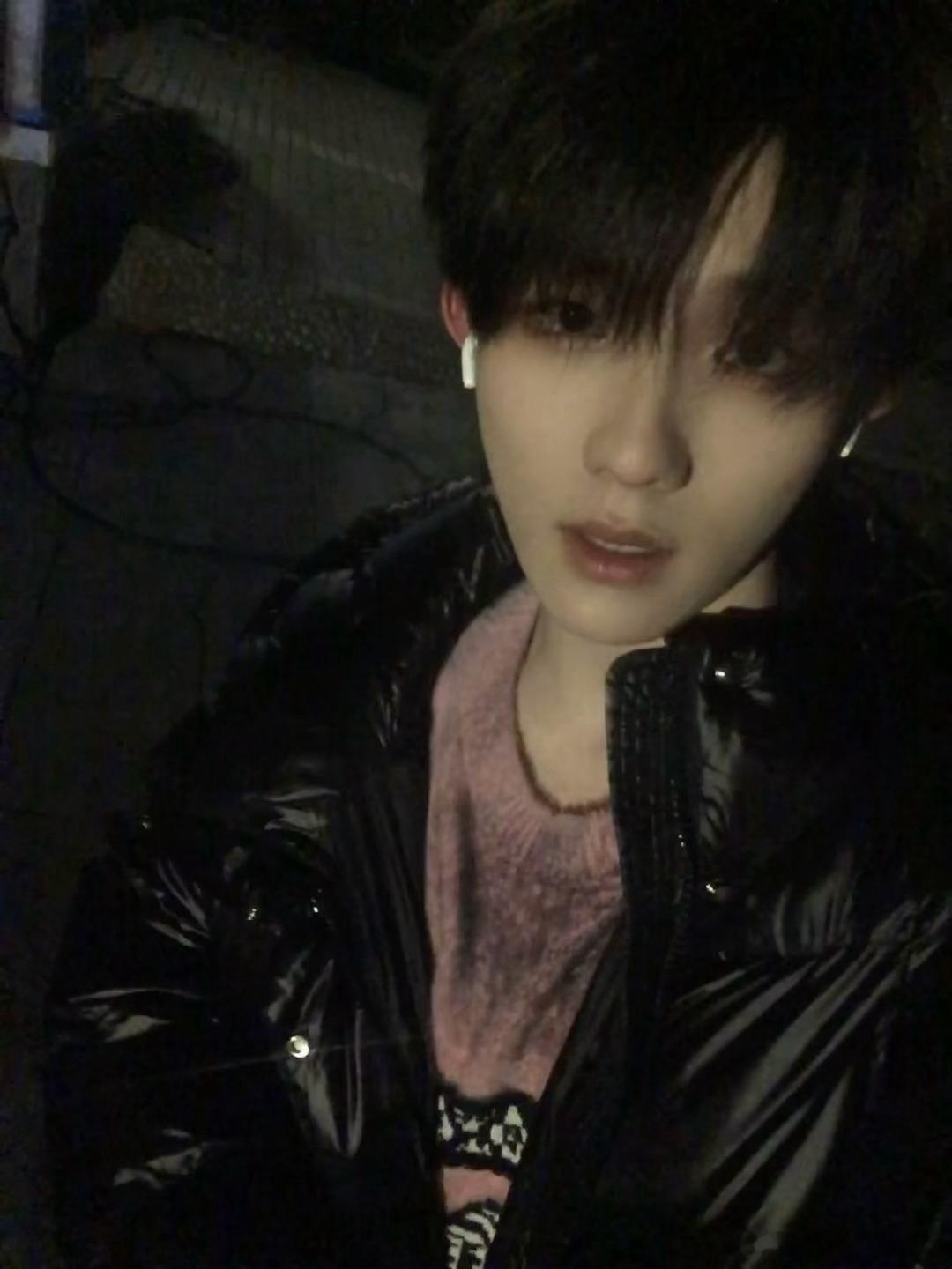 苏新皓粉色毛衣怼脸拍苏新皓粉色毛衣怼脸拍来啦！一大早看到自拍直接被帅清醒了呀~ 