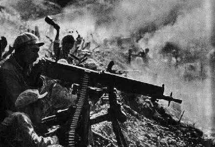 1951年，彭老总看到50军的伤亡报告后，瞬间破防了，含着泪问曾泽生：“部队都打