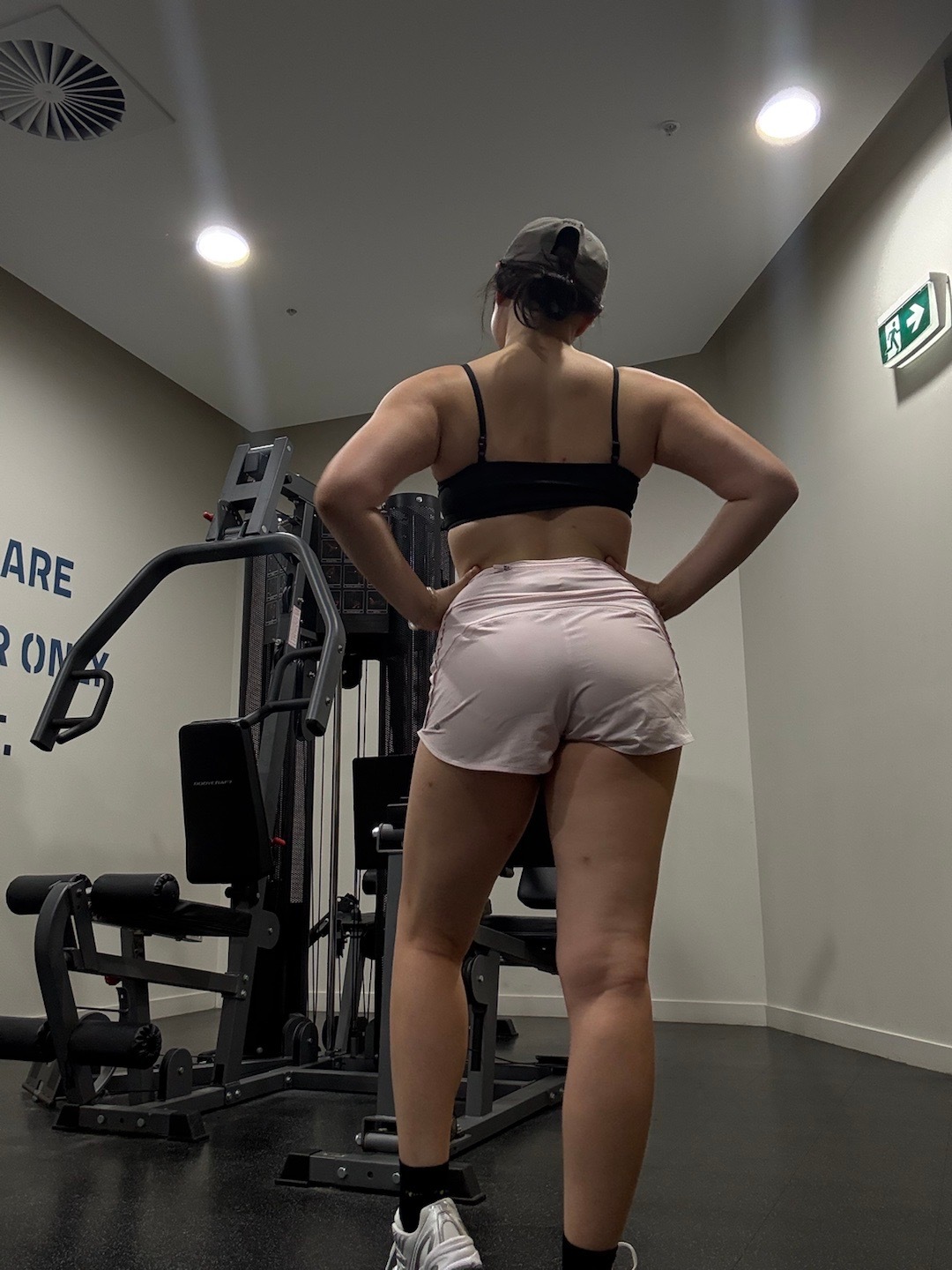 我也不知道 🤷♀️反正我的身材很曼妙 