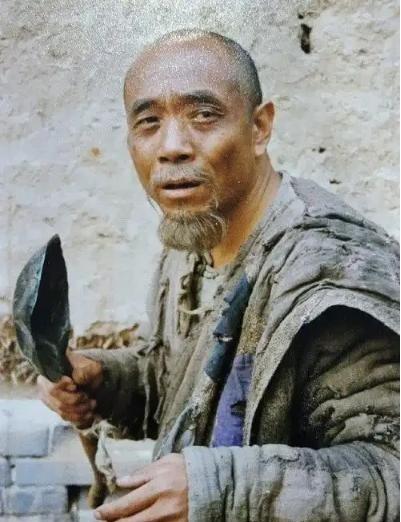 1888年，山东一乞丐讨饭28年，攒下230亩良田、3800吊钱，盖了一豪华宅子