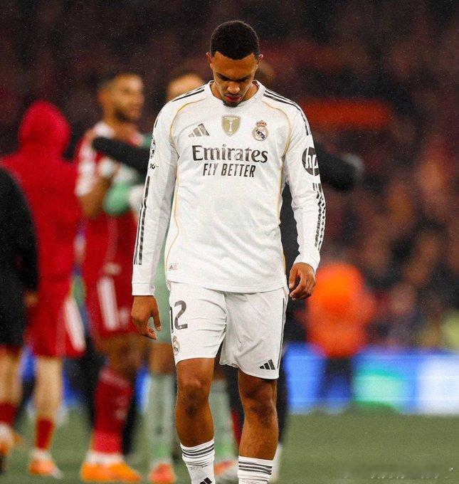 很故事的传闻Topskills Sports UK透露阿诺德希望在今夏离开皇马，