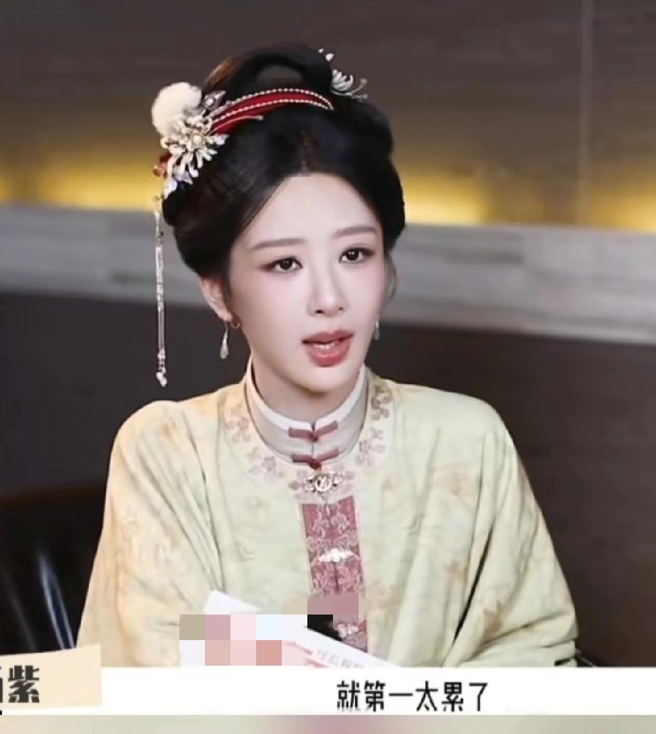 杨紫，情商太高
杨紫说:“我不会去参加《浪姐》，太累了，我就没有那个实力，唱也唱
