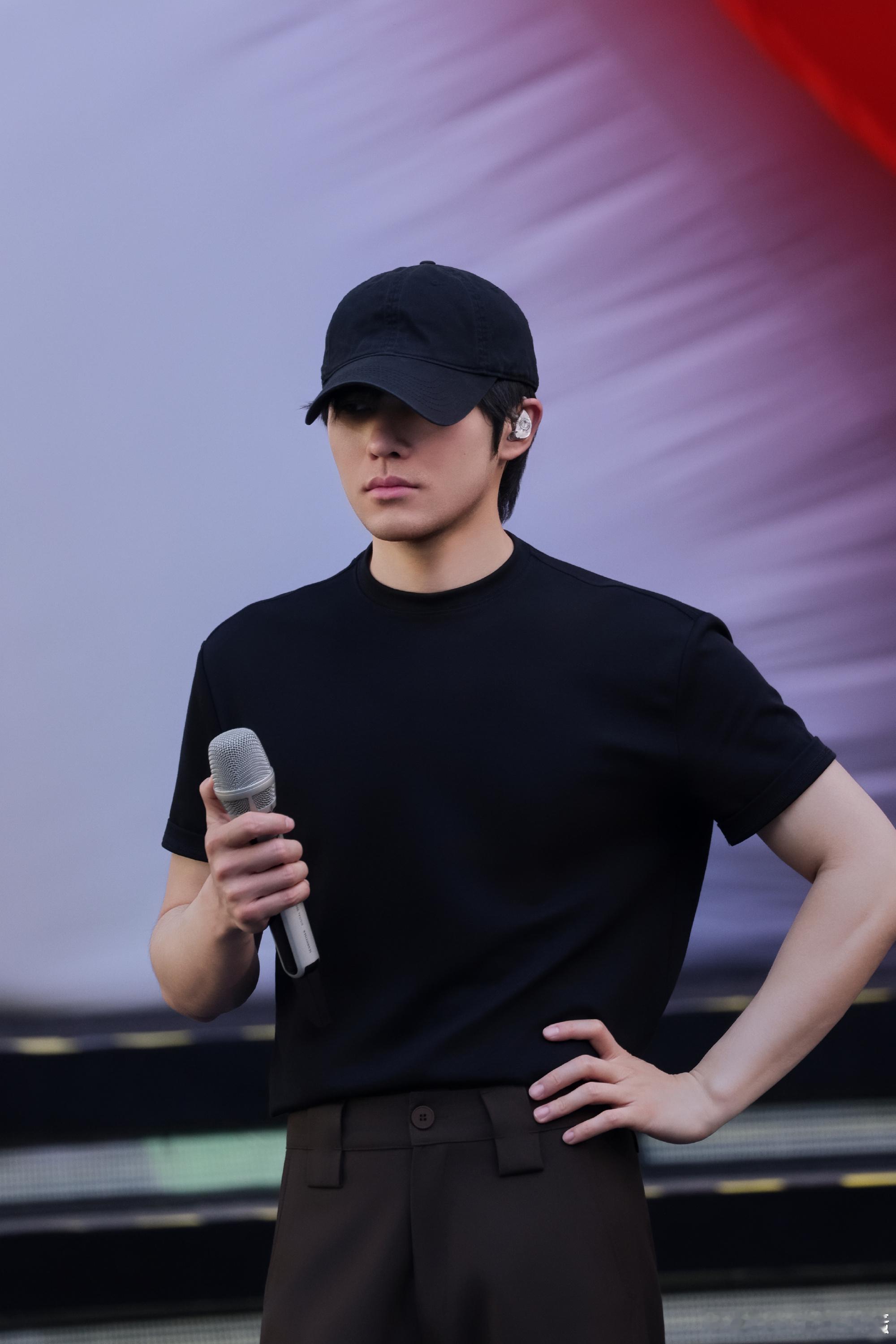 李耕耘 lgy李耕耘0715生日快乐 “愿你野蛮生长 最终璀璨生光”