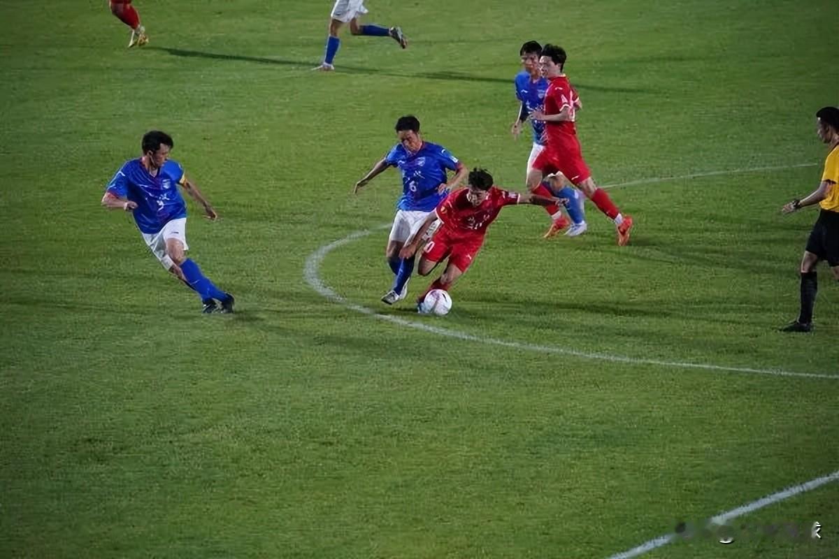 楚超4月25日战罢第二轮，宜昌东阳光队主场0-0逼平被认为实力强劲的武汉华工科技