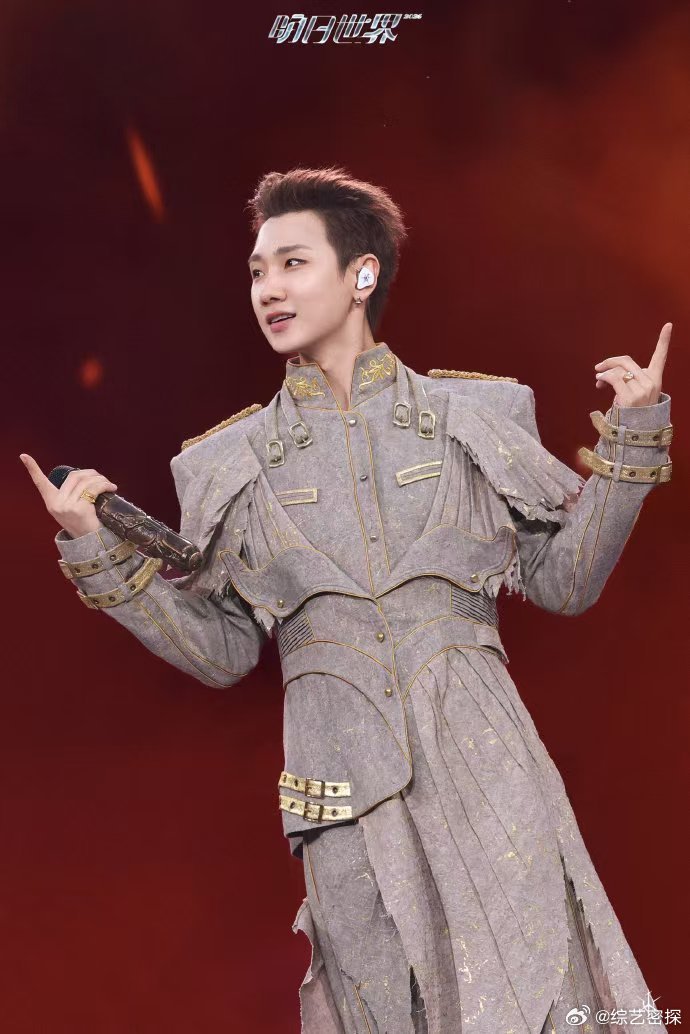 汪苏泷鸟巢居然有这么多好看衣服 汪苏泷鸟巢演唱会换装不停，超多好看造型轮番登场。