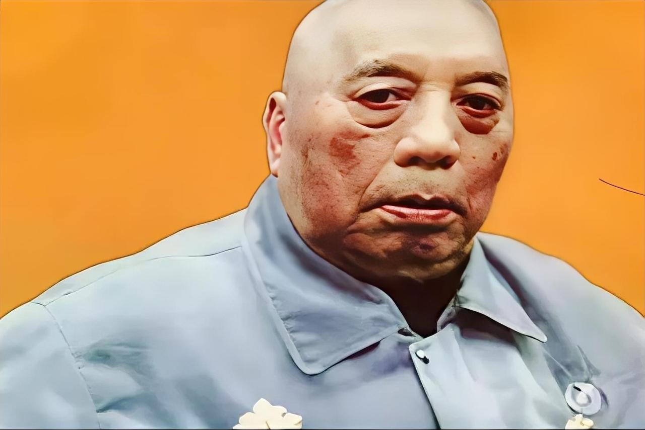 1976年初冬，兰州军区副司令乘坐绿皮火车，前往郑州出差。过了送餐时间，副司令拿