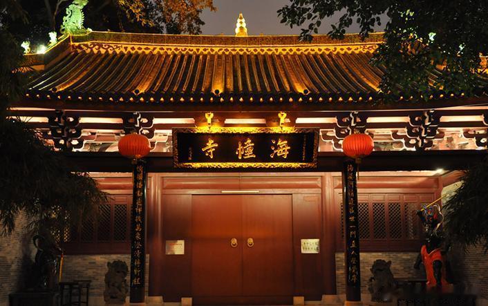 【海幢寺】海幢寺坐落于南华中路和同福中路之间，面积1.97万平方米。其原址在南汉