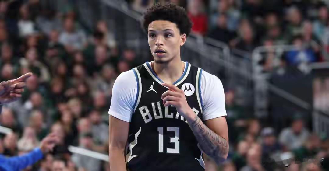 雄鹿队罗林斯值得火箭队关注
本赛季，罗林斯表现上佳，场均出战31.5分钟，可以得