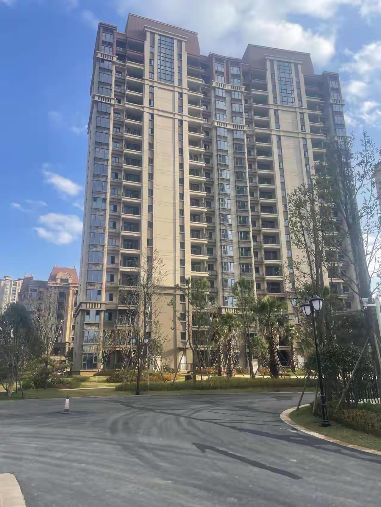 黄金近期高位震荡回落，而房产作为老百姓的核心重资产，历经调整后正迎来企稳回升的关