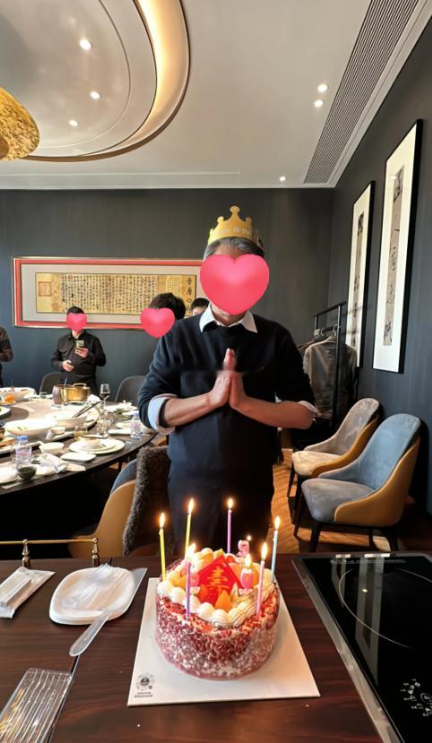 二伯六十六大寿 大方家各有代表参加  和家人在一起就很惬意 饭桌上可以随便夹自己