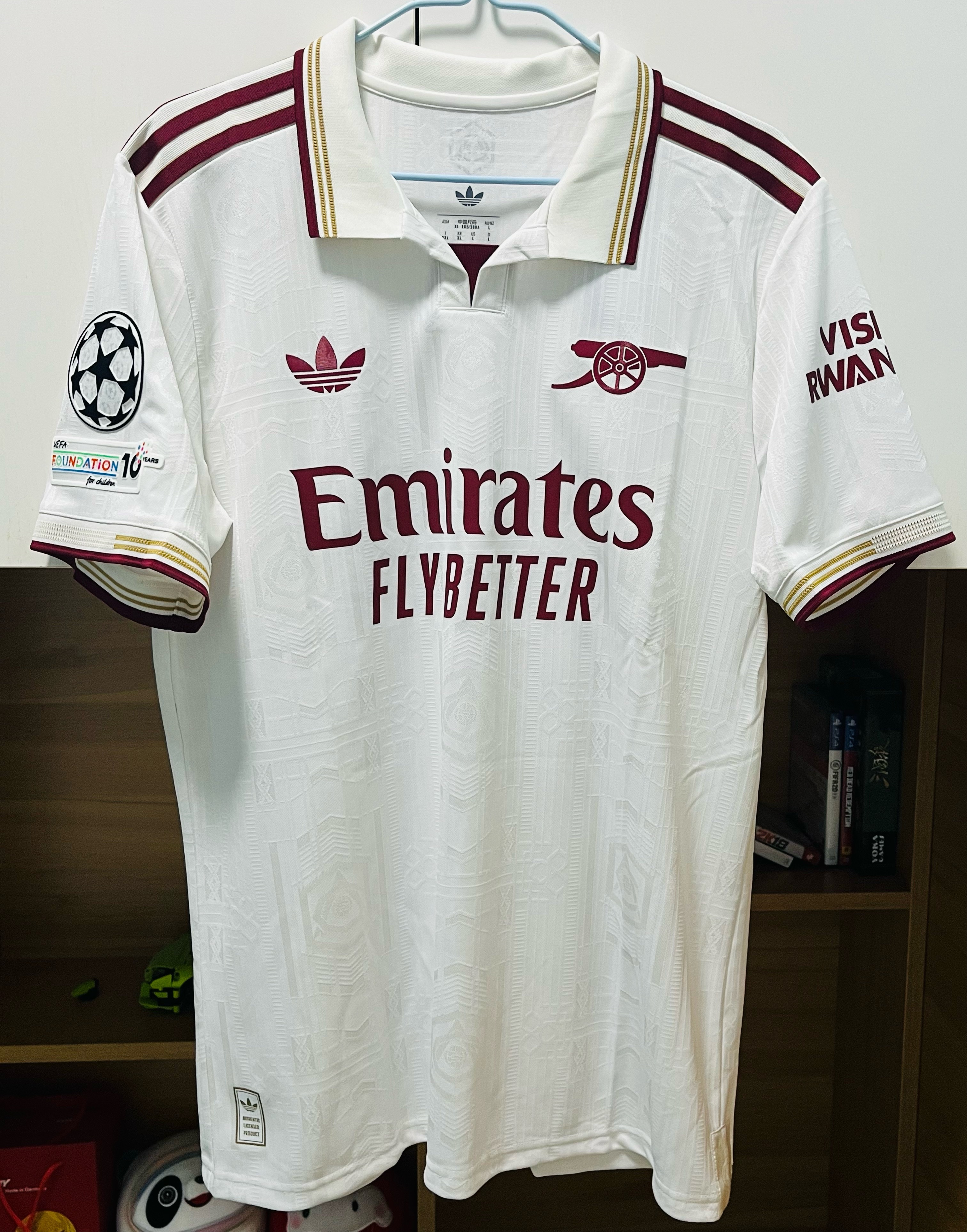 这个赛季的球衣购买计划达成了。 