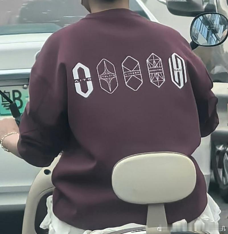 ？？？？？？这衣服哪儿有卖？鸿蒙智行