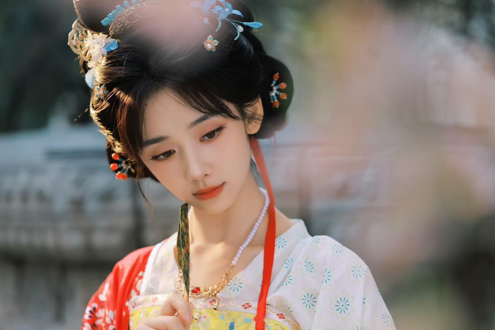 娱乐[超话]王影璐赏秋光plog王影璐赏秋光王影璐赏秋光，漂亮荠菜！ ​​​