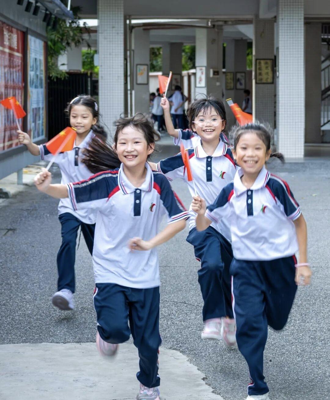 学生管理：拒绝简单一刀切，区分“明令禁止”与“提倡引导”
 
教育管理面对学生问
