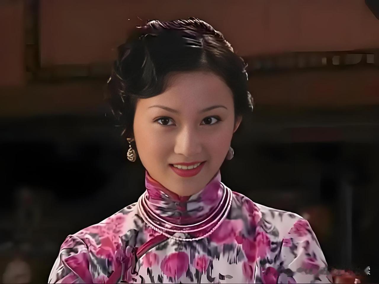 三少奶奶的衣橱，哎呀衣服实在太多了！穿不完，根本穿不完。话说三少奶奶不过是个配角