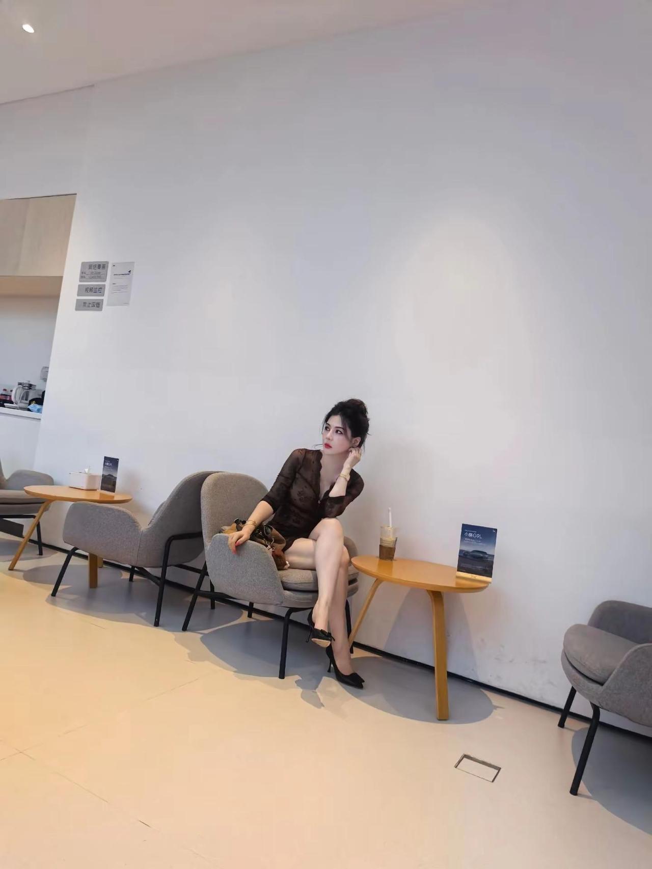 称不上大方或性格张扬