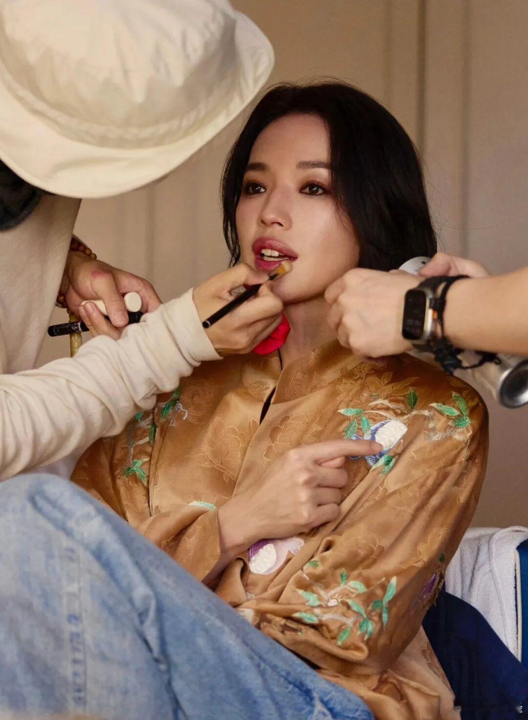 49岁舒淇戛纳妆造刷屏！网友疯夸：红毯“定海神针”，名不虚传网页链接