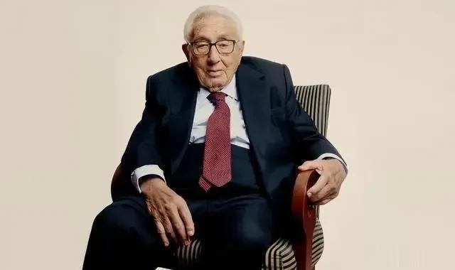 基辛格提醒：中美不应对抗，日本一旦拥核或第一个报复美国！

百岁的基辛格大人除了