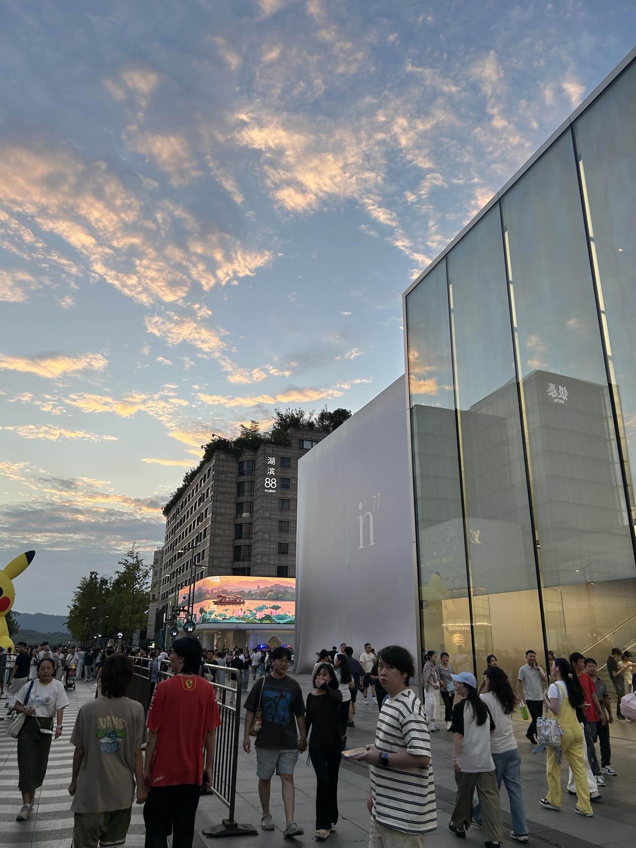 放下手头忙碌，偶尔停下脚步，感受生活本来的美好。
