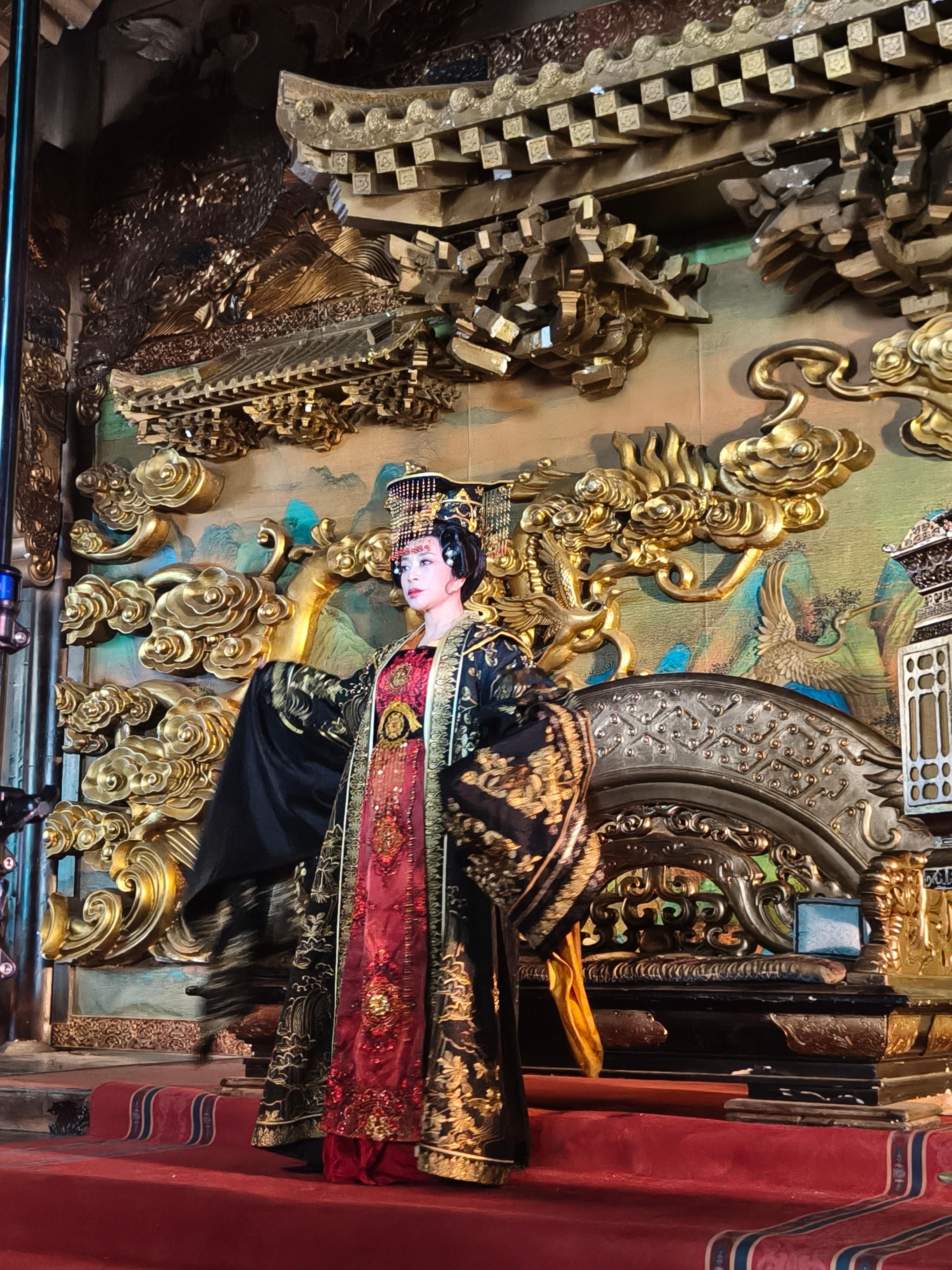 刘晓庆30年后再演武则天本来只是随手逛淘宝，结果被淘宝视频的短剧武则天传奇硬控了