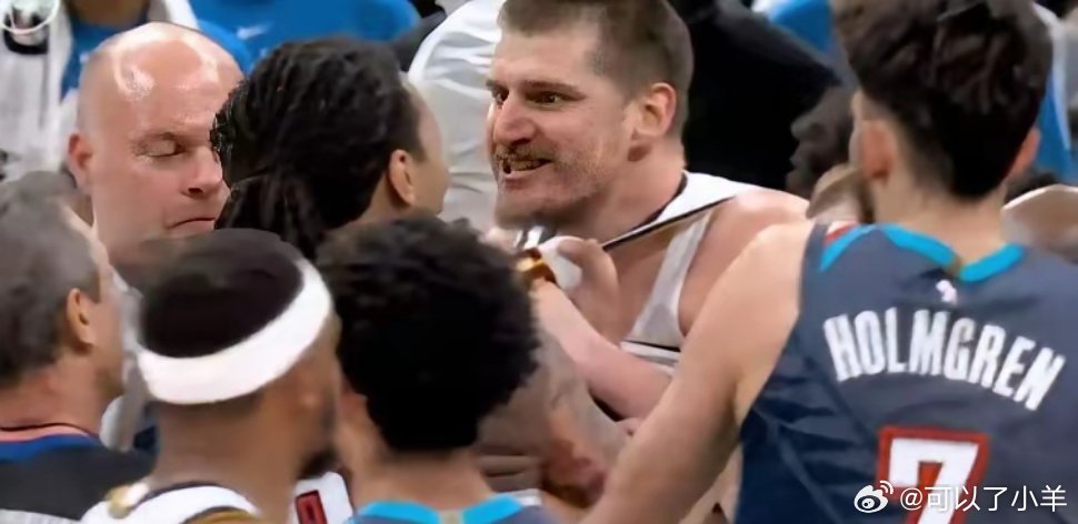 掘金、雷霆双方球员又打起来了！爆发严重冲突！场面失控了！掘金89比90被雷霆反超
