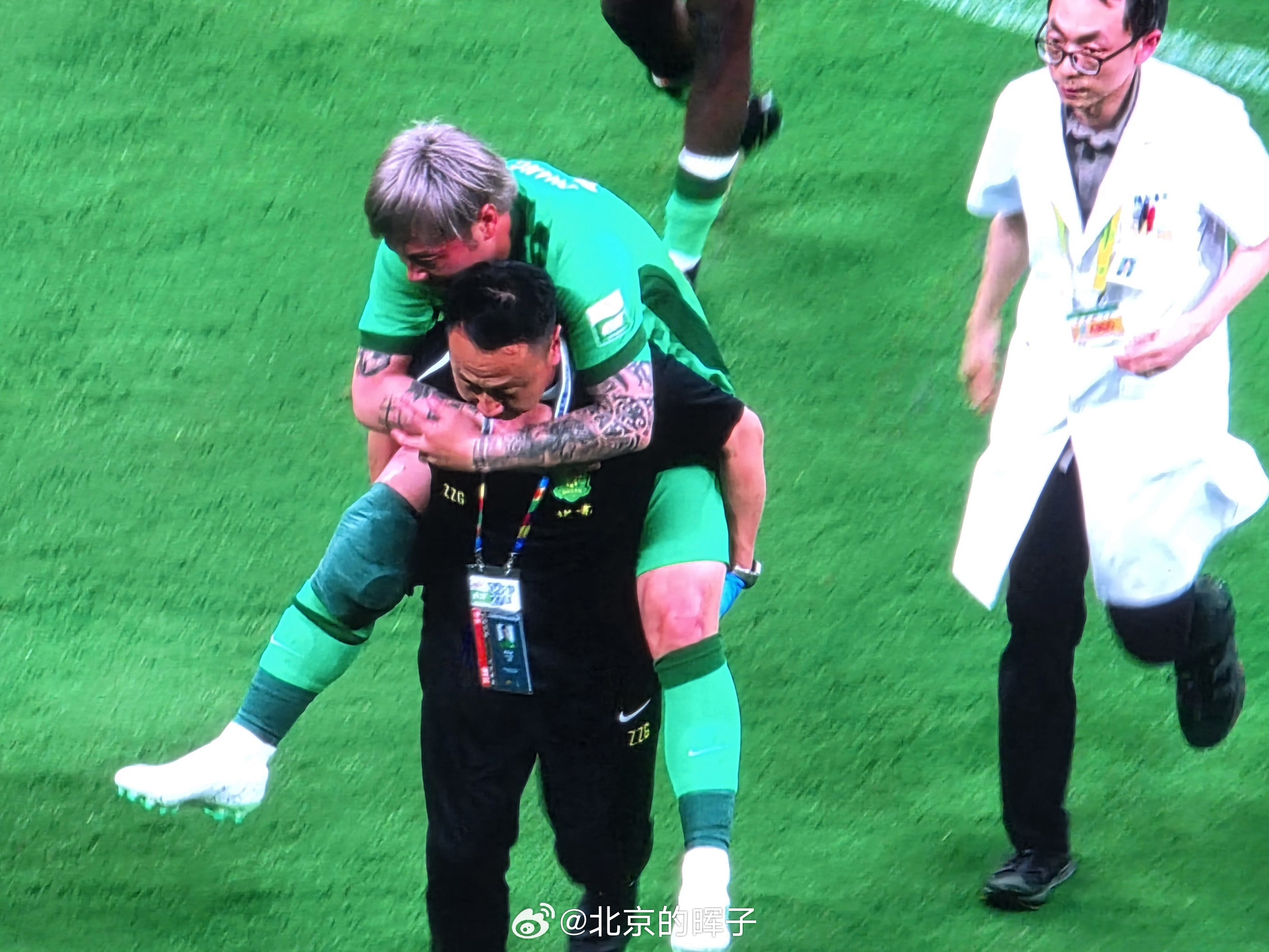 稀哲无对抗受伤北京国安 北京·北京工人体育场