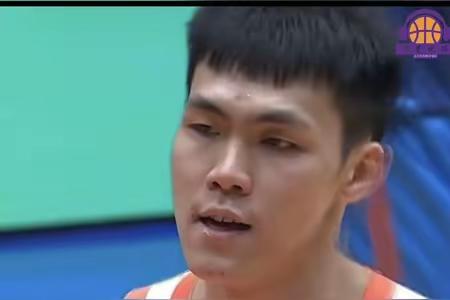 今天看CBA,突然感觉庞铮麟有点神似哪吒。特别是表情严肃，露出牙齿那一刻。不知是