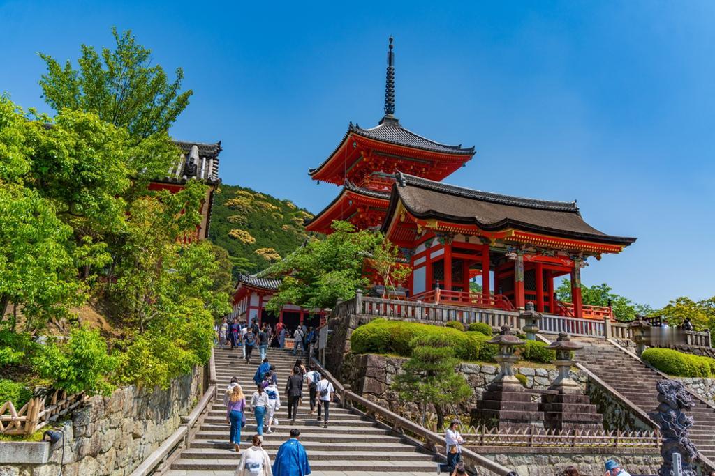 京都旅游变贵。日本京都是热门观光城市,近年大批外国观光客涌入,造成许多观光公害,