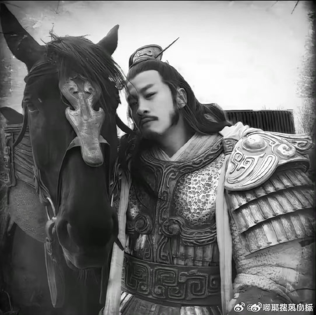 何润东刘亦菲同框旧照他们俩竟然有过合照？真的没想到，最美的虞姬和最霸气的项羽