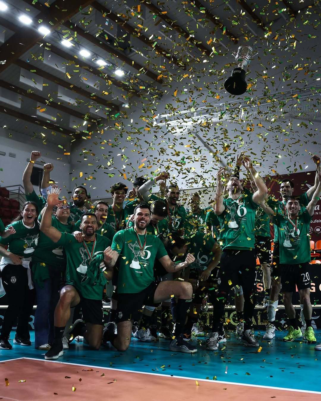 李咏臻 葡萄牙体育3-2战胜本菲卡获得葡萄牙杯冠军的比赛图集李咏臻留洋第一年国际