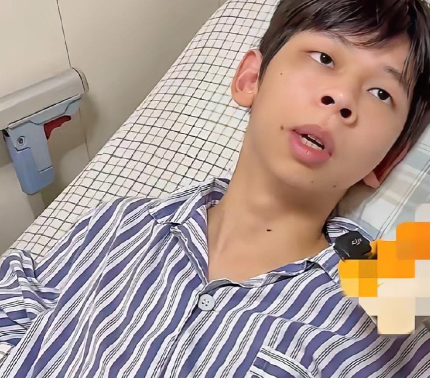 近日，环卫工父亲因煤气爆炸全身95%烧伤，20岁的大二儿子曹雯杰割皮救父。随着手
