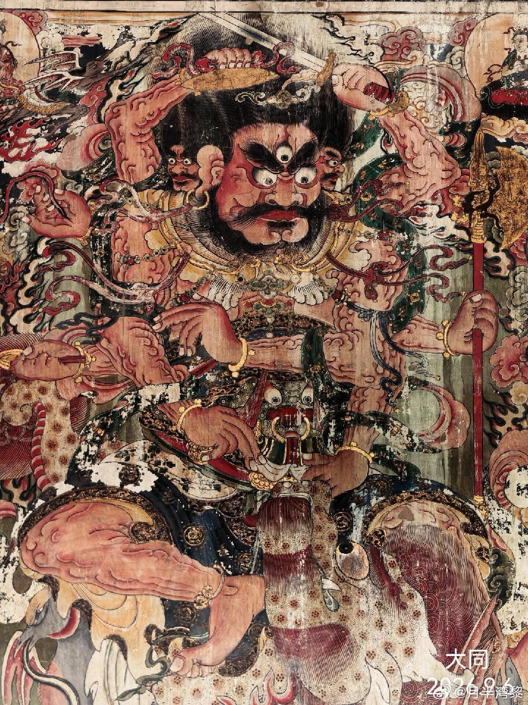 大同的历史，浓缩起来一小时便能讲完。可当你真正踏上这片黄土，感受到的却是沉静而厚