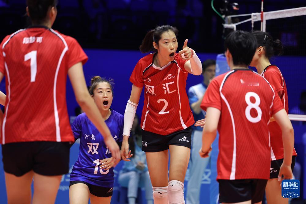 这张图似曾相识，这个点赞姿势，是不是好像郎导哪张照片，有人有跟我一样的印象吗？