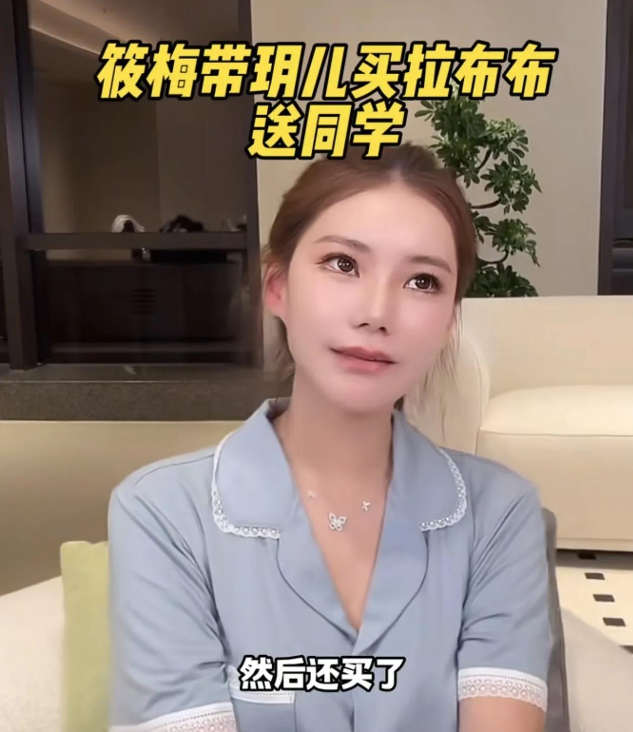 画风终于正常了！

小玥儿和小箖儿从夏令营回到家里悠闲地吃着零食，两个小公主与小