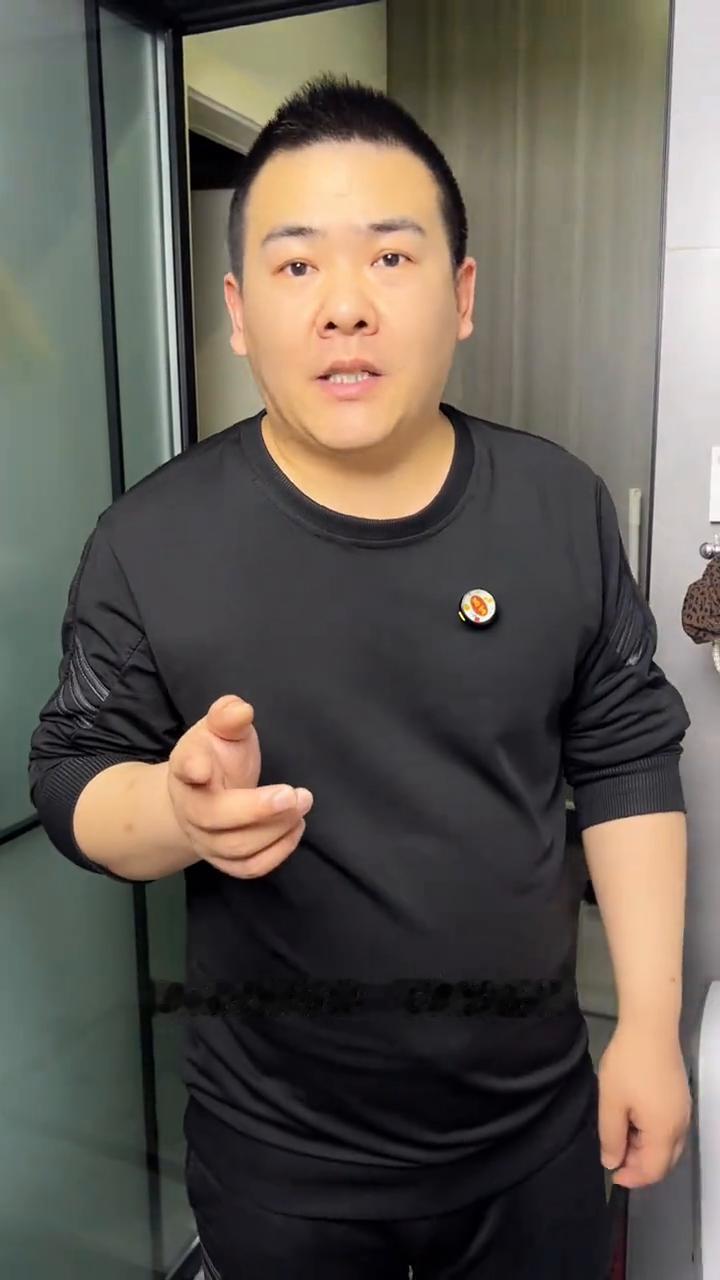 翻板下水器过滤网，拦截毛发防止头发堵下水道。
我给大家分享一下我的经验，如果你家