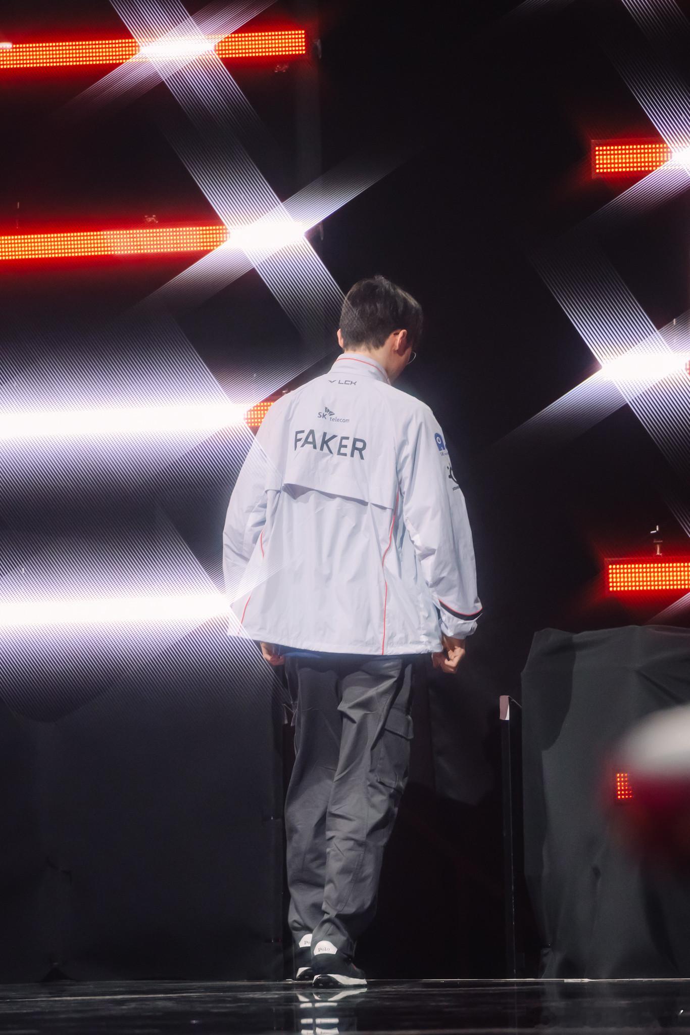 faker 电竞夏日营业中 辛苦faker选手。 