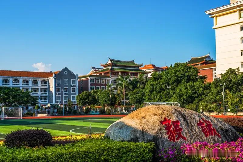 厦门科技中学是福建省一级达标校高中
2026年高考成绩：
600分以上有27人，