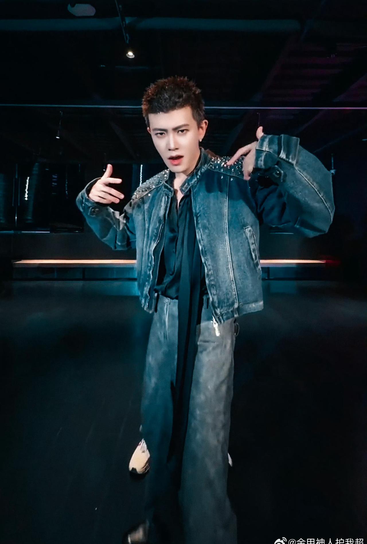 任嘉伦 
🪷任嘉伦浪莎全球品牌代言人 
🪷任嘉伦新专辑37单枪匹马 
🪷9