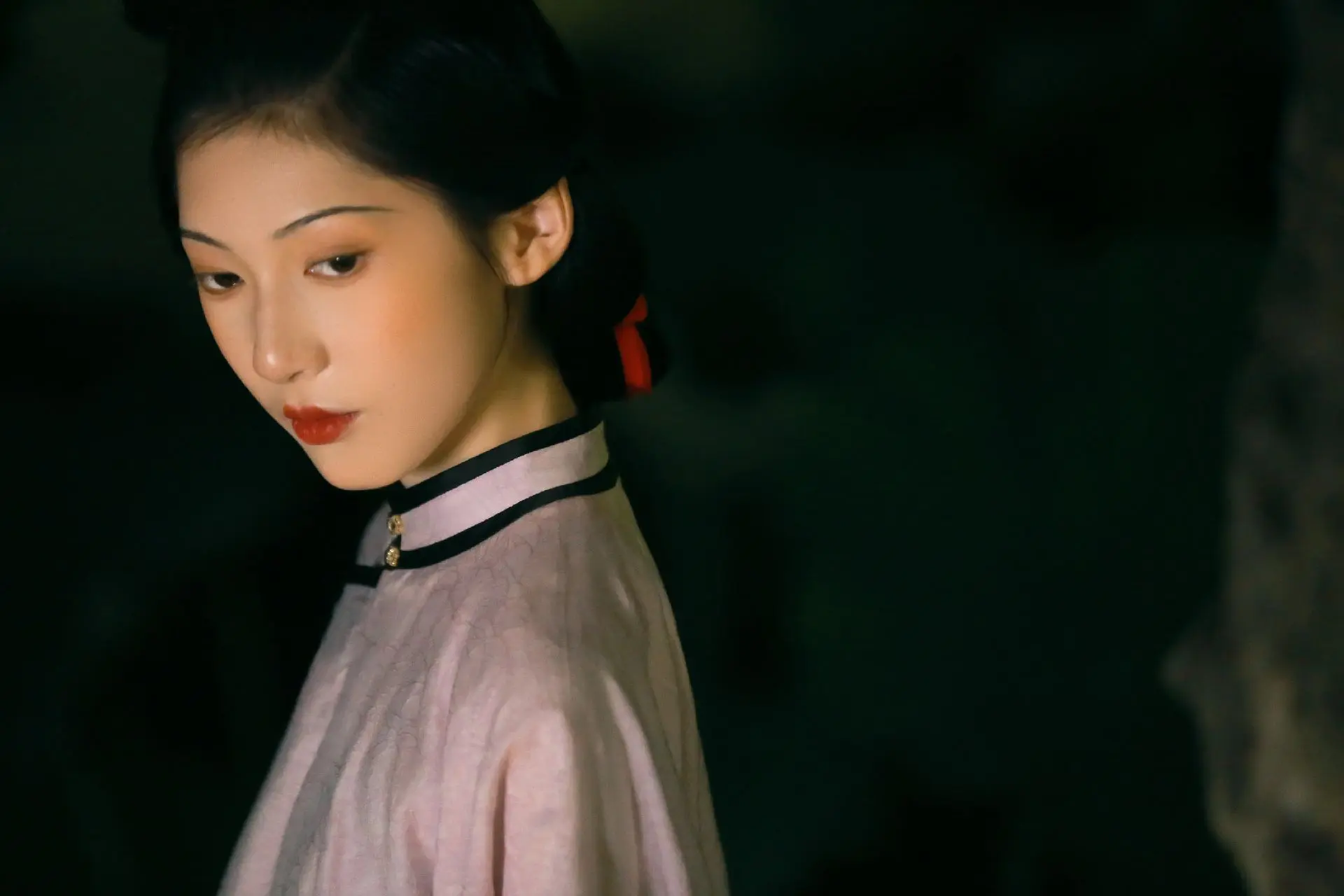 月亮在等待谁。江畔何人初见月，江月何年初照人 📷💄