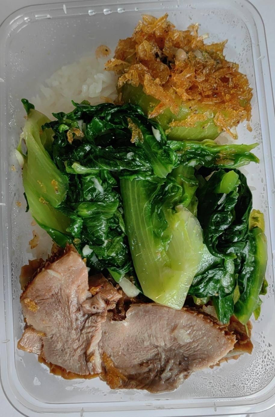 无惊无险，又到饭点，这是我自己带的午饭，今天没有去单位食堂用餐，其实饭堂也不错，