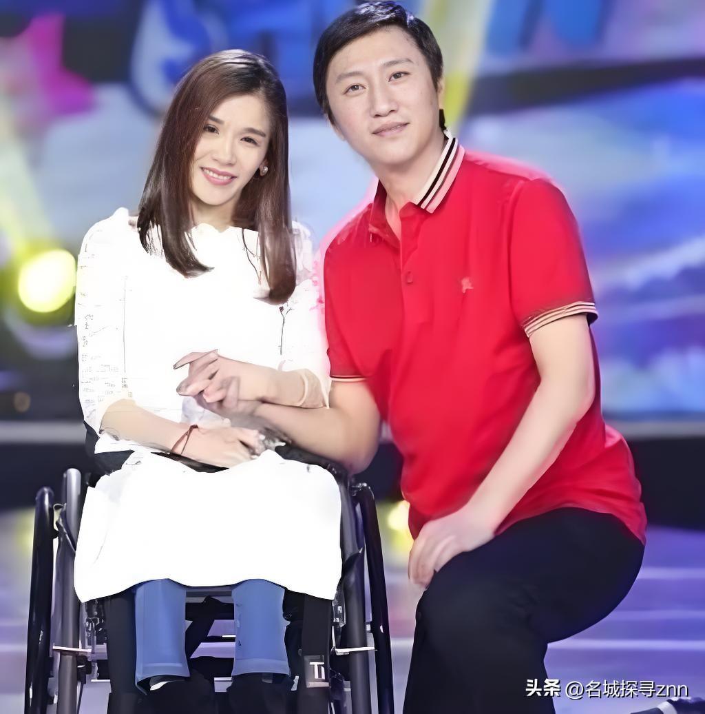 桑兰瘫痪后拿到了1000万美金的赔偿。就在这个时候，照顾了桑兰9年的男友黄健，突